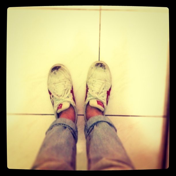 It's raining outside, so my shoes got dirt and wet… :(