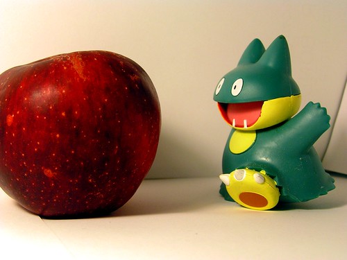 Munchlax's loves Apples! by crdotx