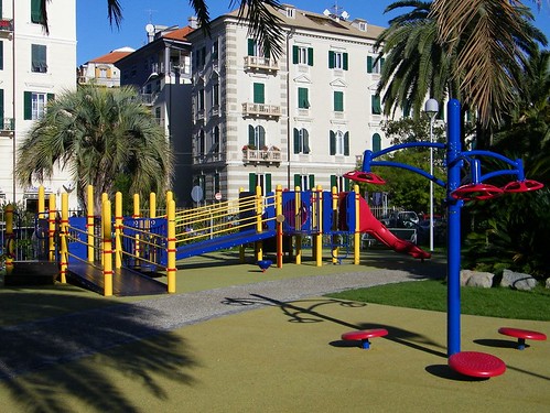 7] Savona (SV), mare: parco giochi by mpvicenza