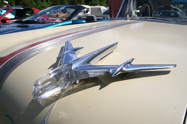 Pontiac 1955 big hood emblem