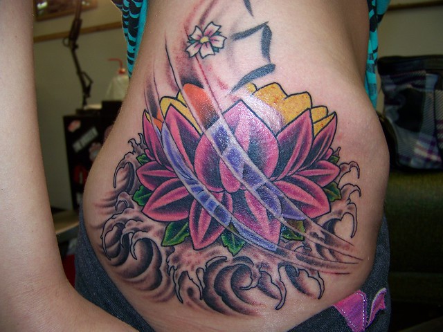 sexy lotus tattoo on hip by Brad Payne from coffin city tattoo in Moses Lake