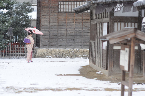 Toei Kyoto Studio Park - actress on the snowy streets of the Edo town by Jidaigeki Renaissance Project