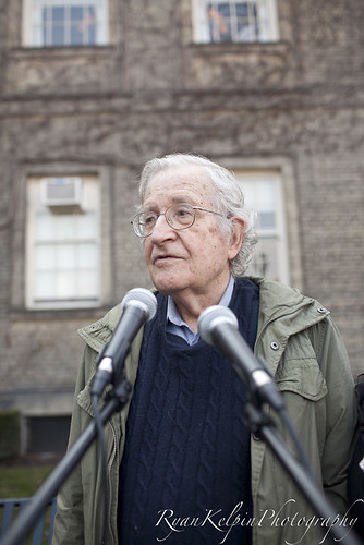 Noam Chomsky attends UofT protest against corporatism and education