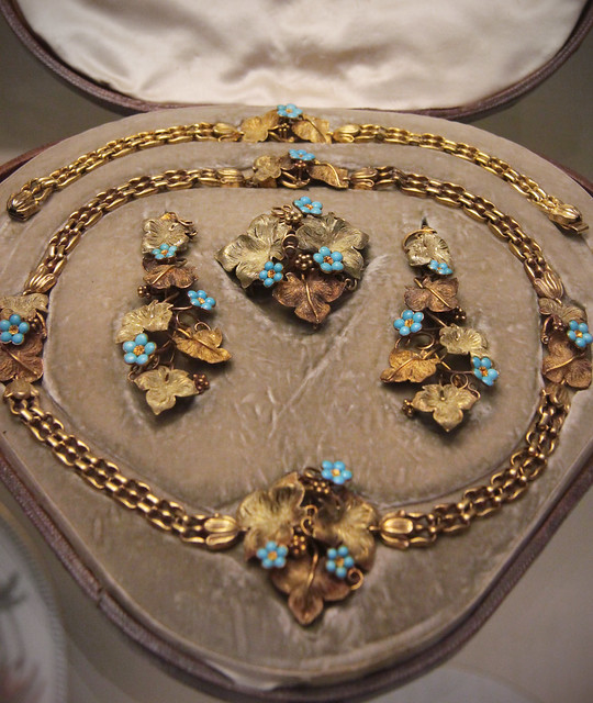 Coloured-gold and turquoise brooch necklace, earrings, and bracelet of vines and forget-me-nots, English, 1837-46