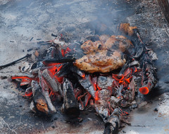 Damp wood chicken cooked