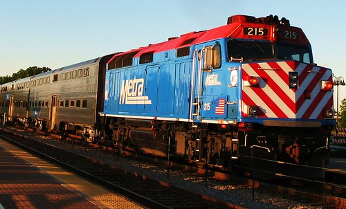 A freshly washed Metra commuter train.  Glenview Illinois USA. June 2011. by Eddie from Chicago