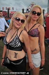 defqon.1 2012 - world of madness @ walibi world - biddinghuizen - nederland : girls duo - © cyberfactory