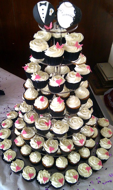 Black and white wedding cupcake tower This is a display of 130 cupcakes