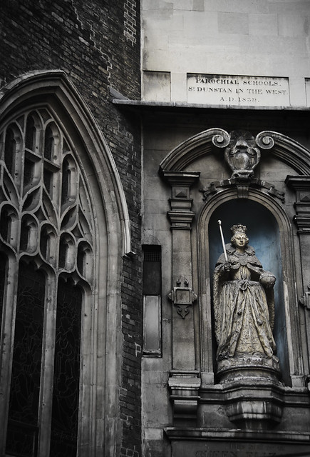 Queen Elizabeth I statue -St. Dunstan-in-the-West