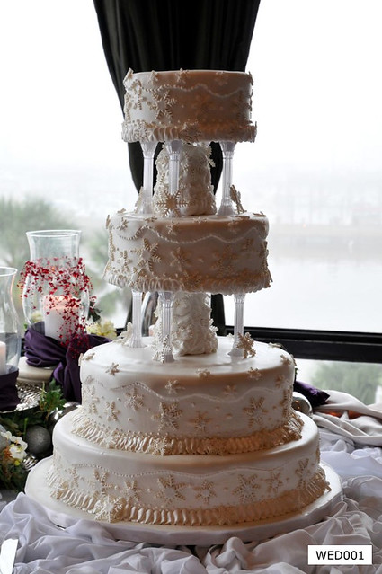 WED001 4 tier winter wedding cake with columns and snowflakes copy