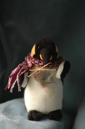 Knitting Penguin by bibi24rafiki