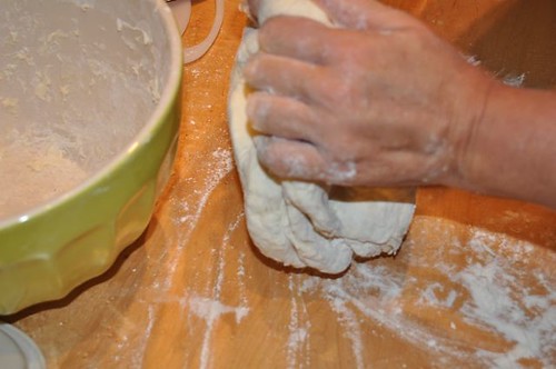 cinnamon buns/mixing dough-5