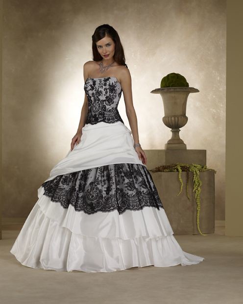 Find more black wedding dresses and other wedding ideas in willumarrymeinfo