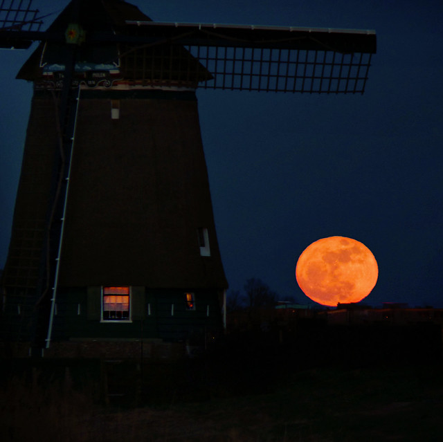 SuperMoon rising at our Dutch glory