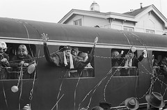 Carnavalsgangers in de trein / Mardi Gras, partygoers in a train