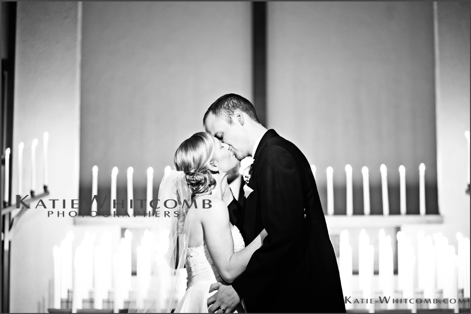 Katie-Whitcomb-Photographers_carolyn-and-dannys-first-kiss