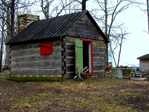 Reconstructed building in the Fort Lee Historic Park by Bogdan Migulski