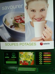 パーキングエリア。スープの自動販売機