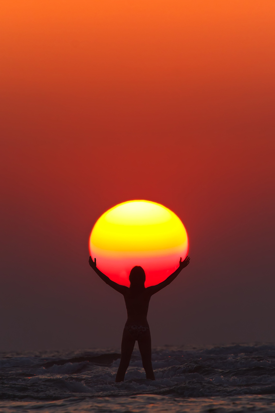 httptwistedsiftercom201307praise-the-sun-silhouette