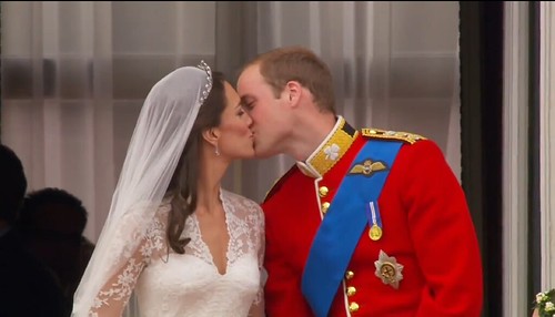 Prince William and Catherine Middleton - First Kiss as married couple
