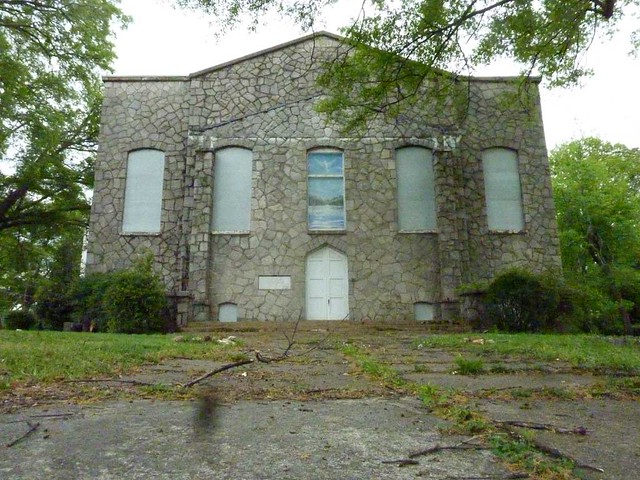 P1090861-2011-04-15-Hapeville-1st-Baptist-Church-old-stone-church-Facade
