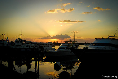 Sunset at Harbour Square, Apr. 9th at 7:01pm by {israelv}