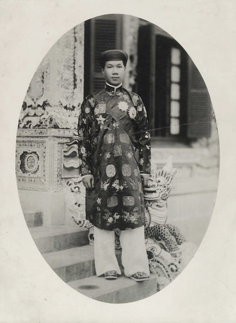 Hue 1928 - Sa Majesté Bao Dai en tenue jaune