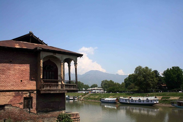 Kashmir Diary – The Bund, Srinagar