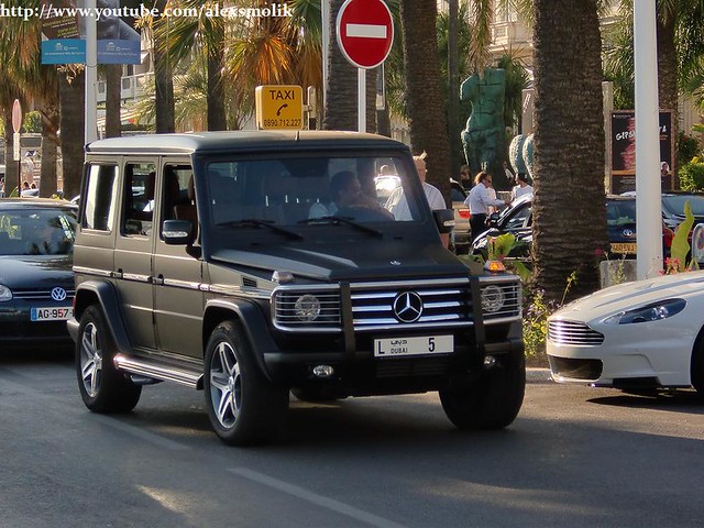 Matte black Mercedes G55 AMG with a cool plate from Dubai L5 