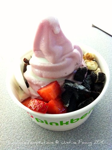 Natural and Pomegranate Swirl Frozen Yogurt - Pinkberry, Dubai International Airport