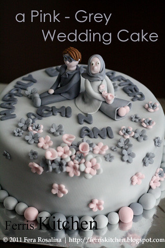 a pinkgrey wedding cake