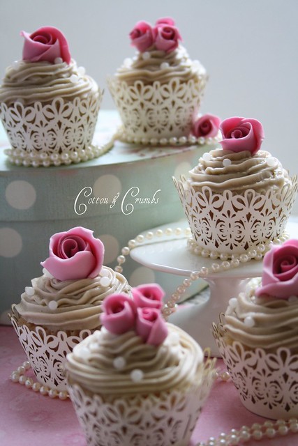Mini vintage rose cupcakes Mini cake wrappers which I got the other day