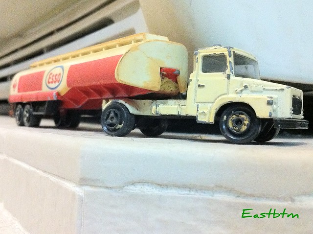 This is my old diecast of a Scania truck ESSO trailer scale of 1100 from