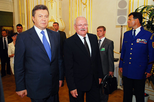 Der ukrainische Präsident Viktor Janukowitsch und sein slowakisches Pendant Ivan Gasparovic in Bratislava (Bildquelle: Flickr, Bratislavsky kraj)