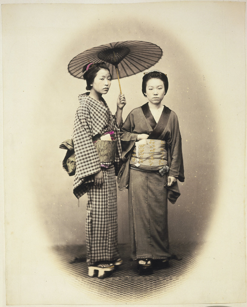 两个打着阳伞的女人，日本
