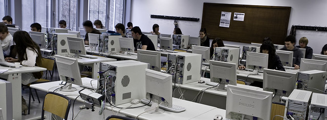 Aulas de ordenadores de la Facultad de Empresariales de Mondragon Unibertsitatea
