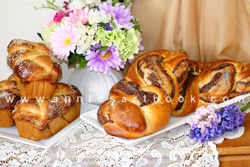 Easter breads 201107