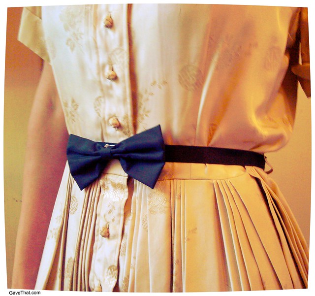 DIY bow belt using black Grosgrain ribbon and a vintage bow tie pin make your own reusable gift wrapping embellishments