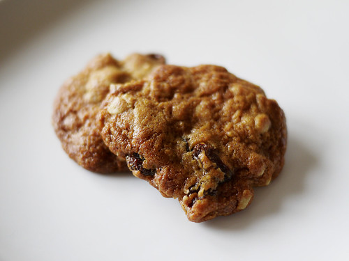 06-19 oatmeal raisin cookies