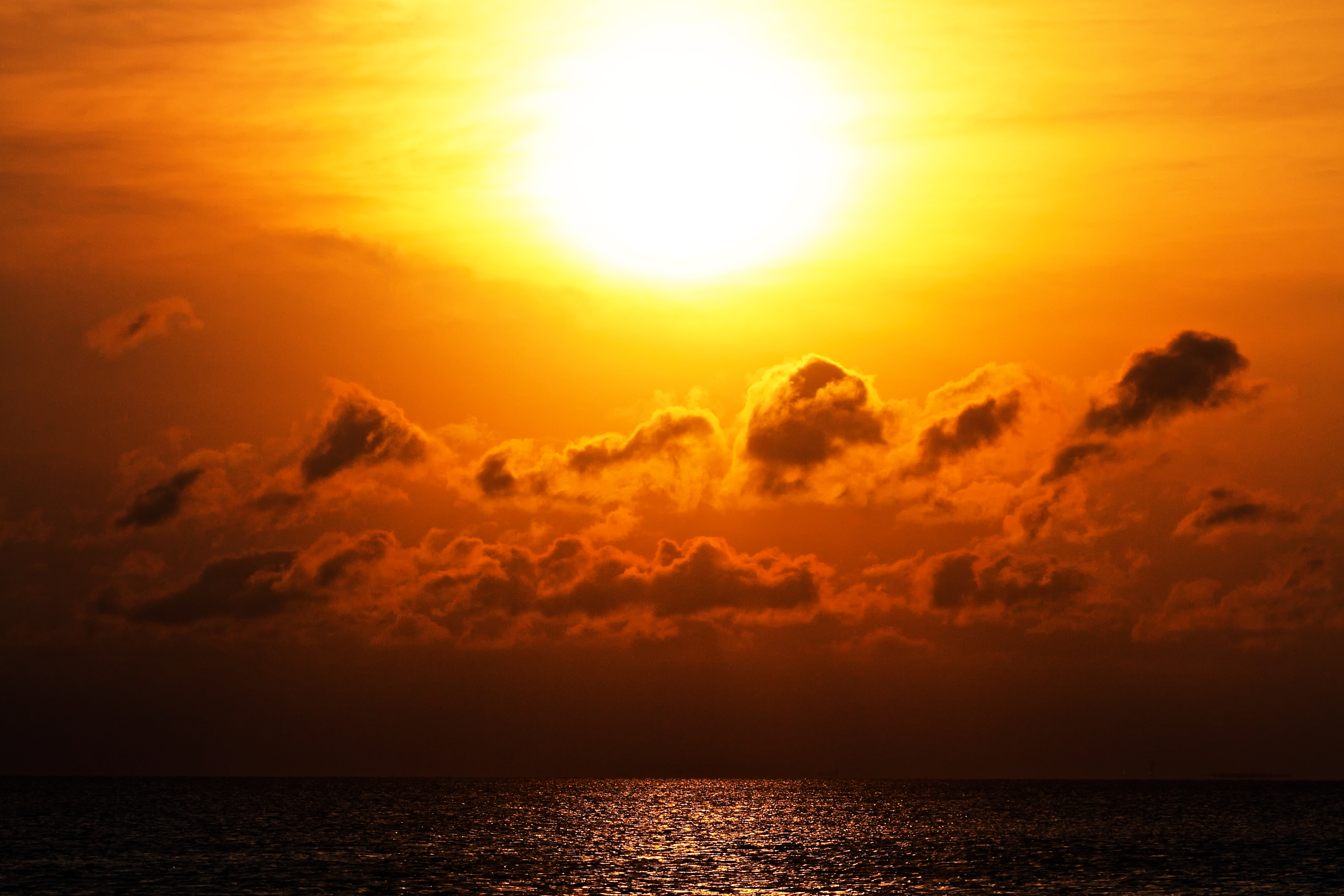 無料写真素材 自然風景 朝焼け 夕焼け 空 雲 水平線 太陽画像素材なら 無料 フリー写真素材のフリーフォト