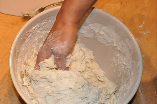 cinnamon buns/mixing dough-4