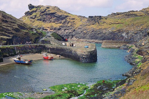 The entrance to Boscastle Harbour by Stocker Images