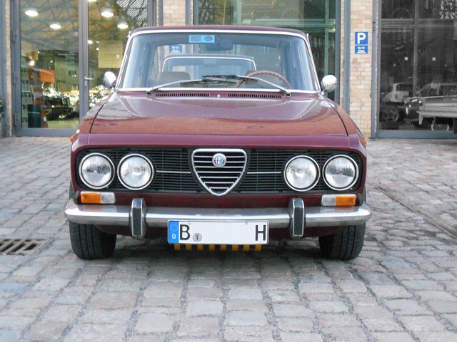 Alfa Romeo 2000 Berlina Alfa Romeo launched the new 2000 Series in 1971 as