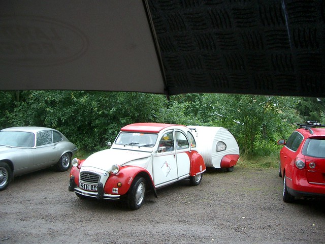 Citro n 2CV Dolly with camping trailer