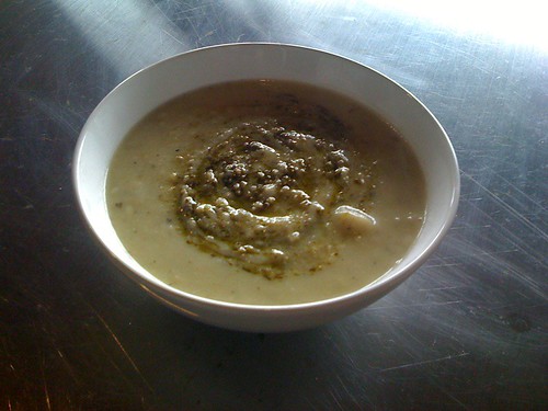 Artichoke leek soup with pesto