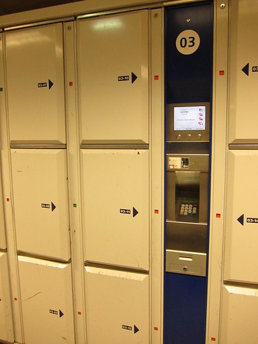 luggage locker in AmsterdamCS IMG_0837