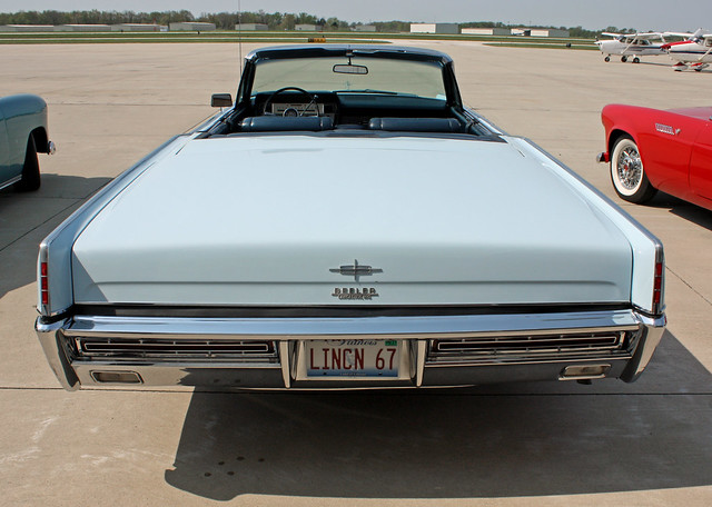 1967 Lincoln Continental Convertible 11 of 12 
