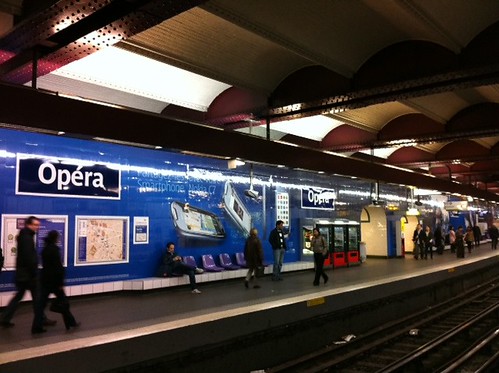 Tiens, la station Opéra à Paris aux couleurs de Nokia ! by Journal du Geek