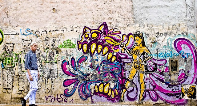 Hombre mujer y graffiti