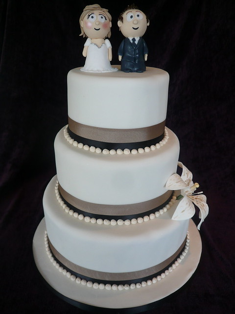 cream taupe wedding cake